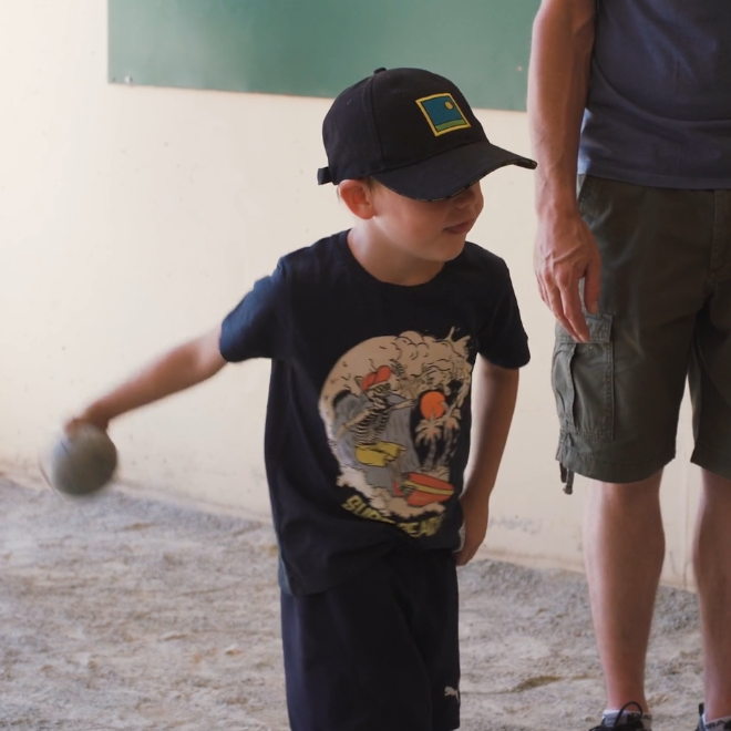 Les jeux sont adaptés aux enfants.