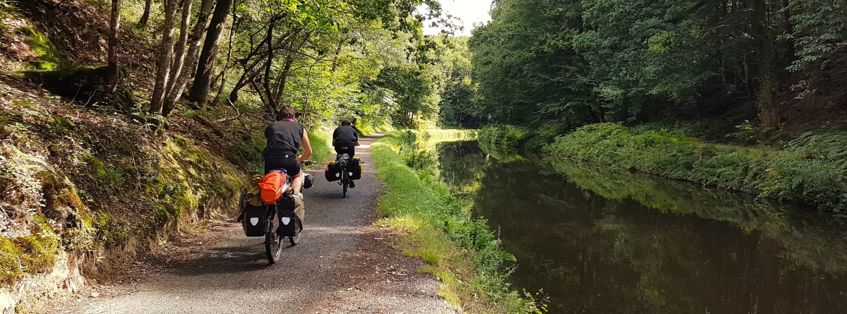 Notre parc est installé sur plusieurs itinéraires cyclables : la Vélodyssée, le canal de Nantes à Brest et la voie 8 Bretagne.