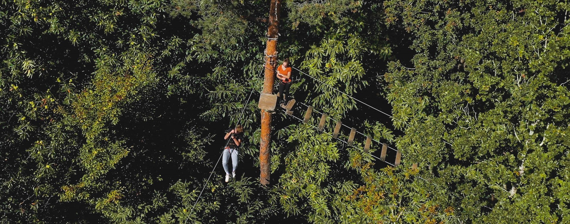 Les participants prennent de la hauteur pou survoler le canal de Nantes à Brest.