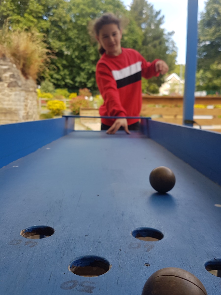 Des jeux du monde, comme le billard japonais, sont disponible au Louarnig Park.