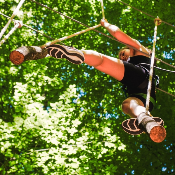 À proximité du Louarnig Park se trouve l'Accrobrancherie où vous pourrez faire de l'accrobranche, du laser game en forêt et du canoë.